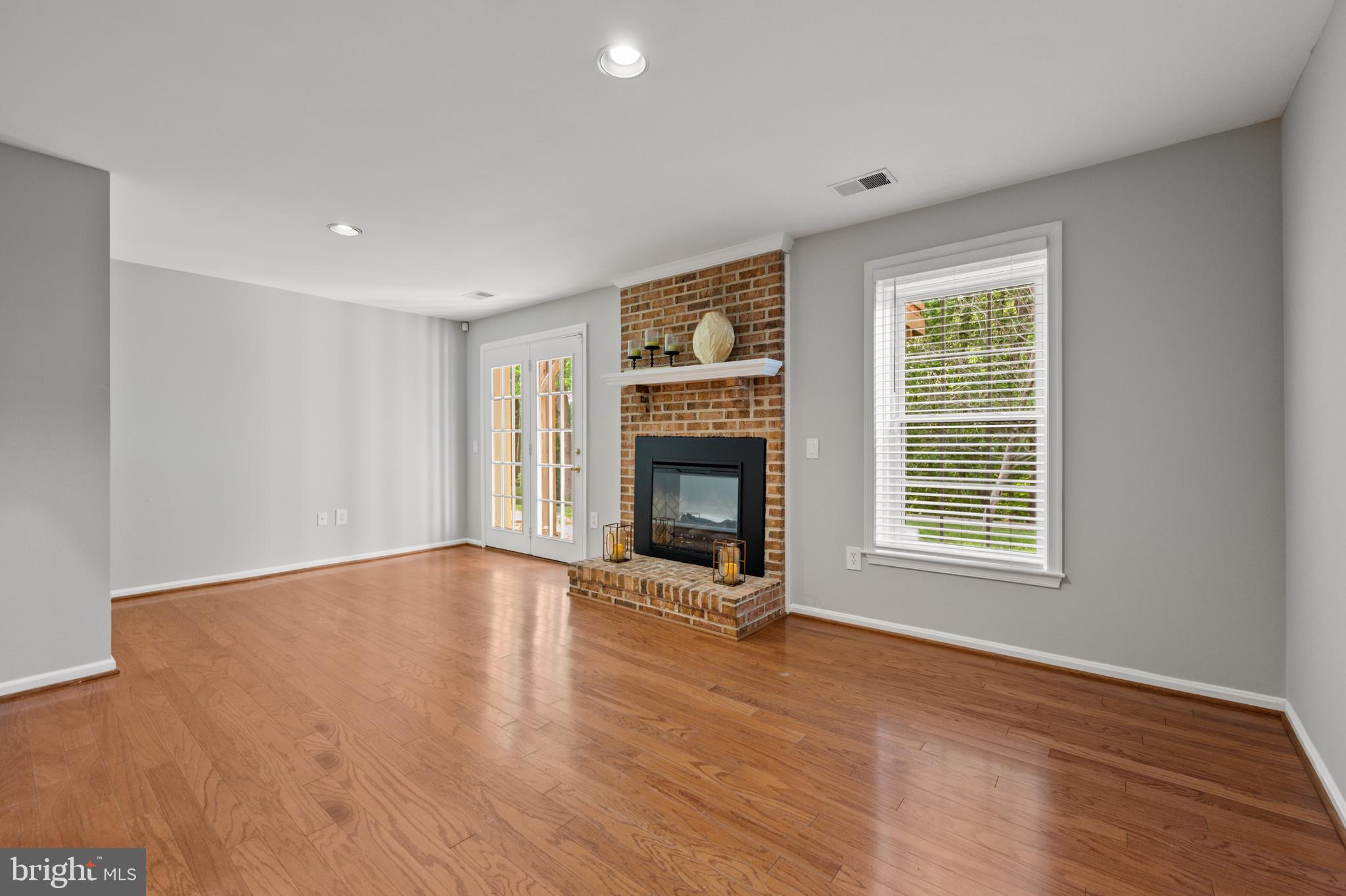 DUMONT OAKS - Residential