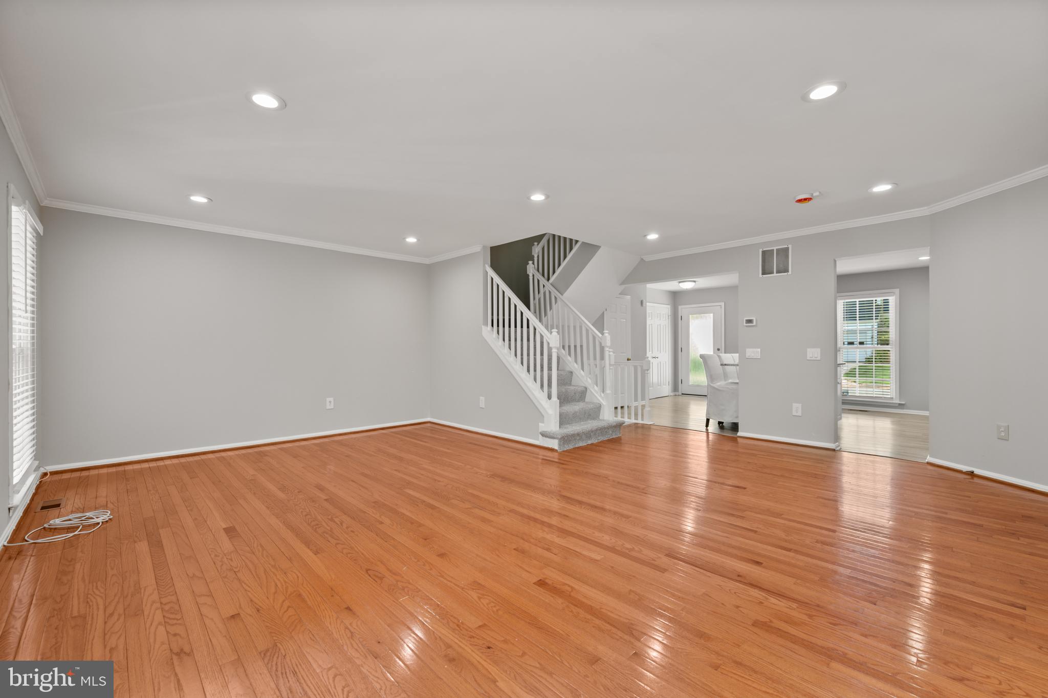 DUMONT OAKS - Residential