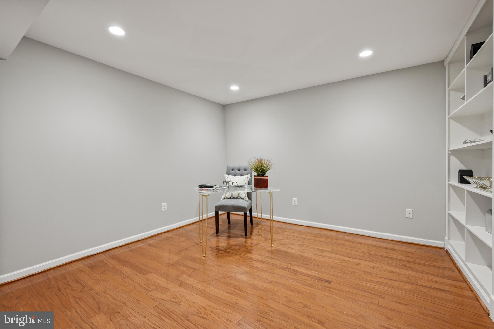 DUMONT OAKS - Residential