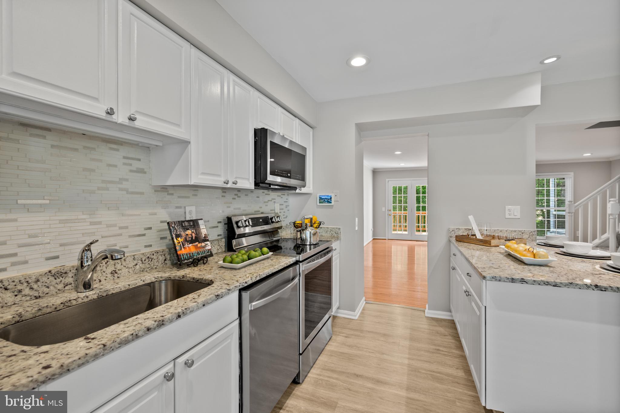 DUMONT OAKS - Residential