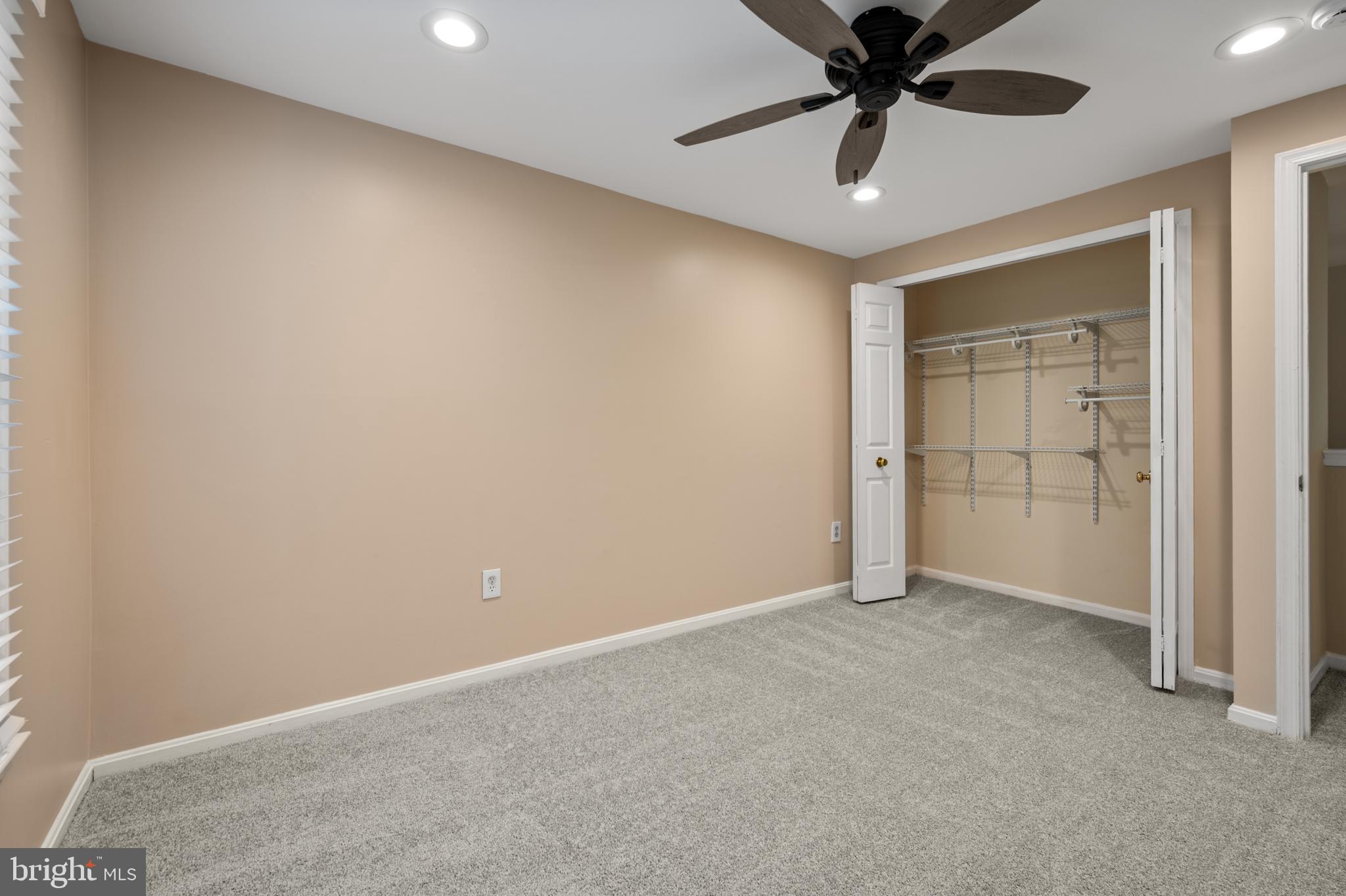 DUMONT OAKS - Residential