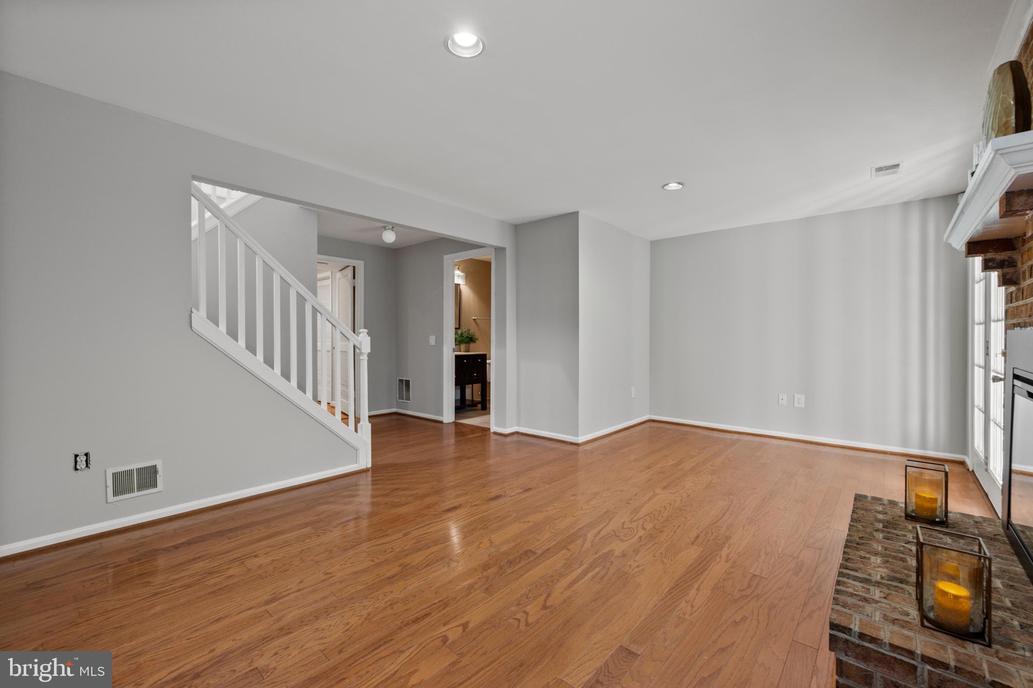 DUMONT OAKS - Residential