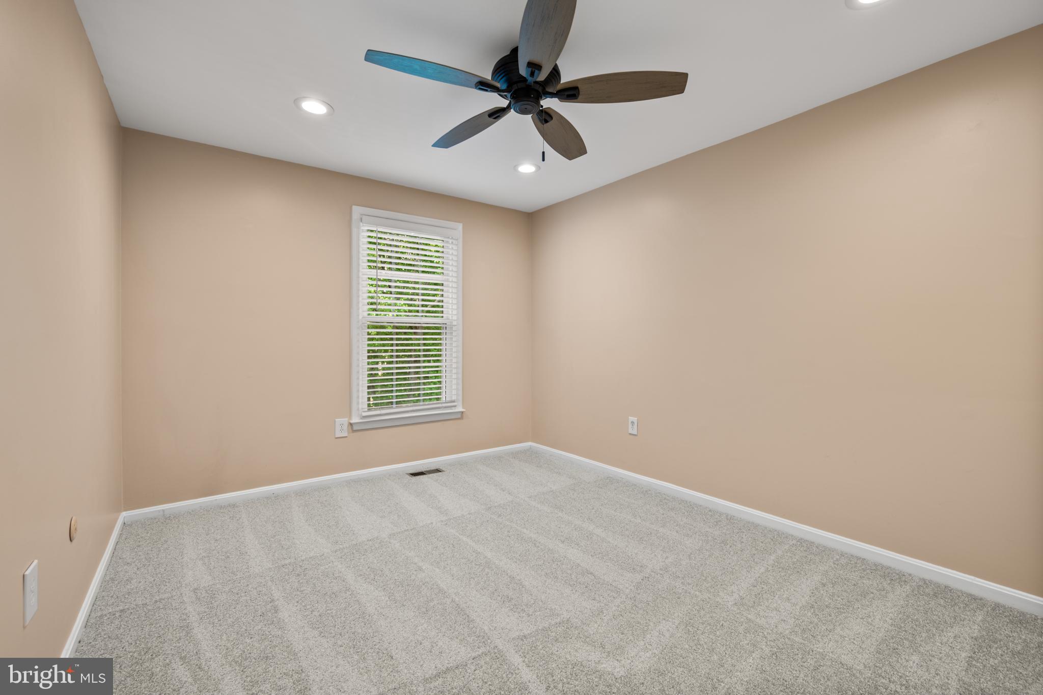 DUMONT OAKS - Residential