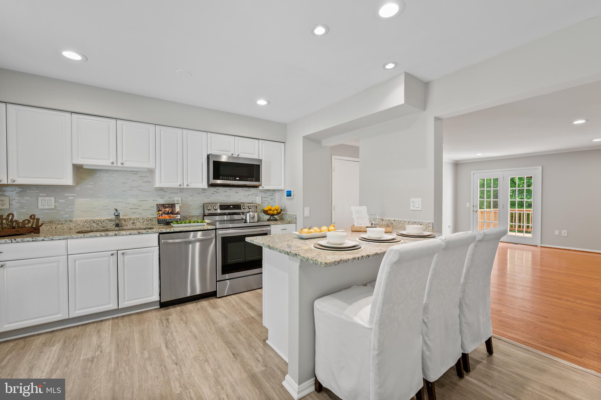 DUMONT OAKS - Residential