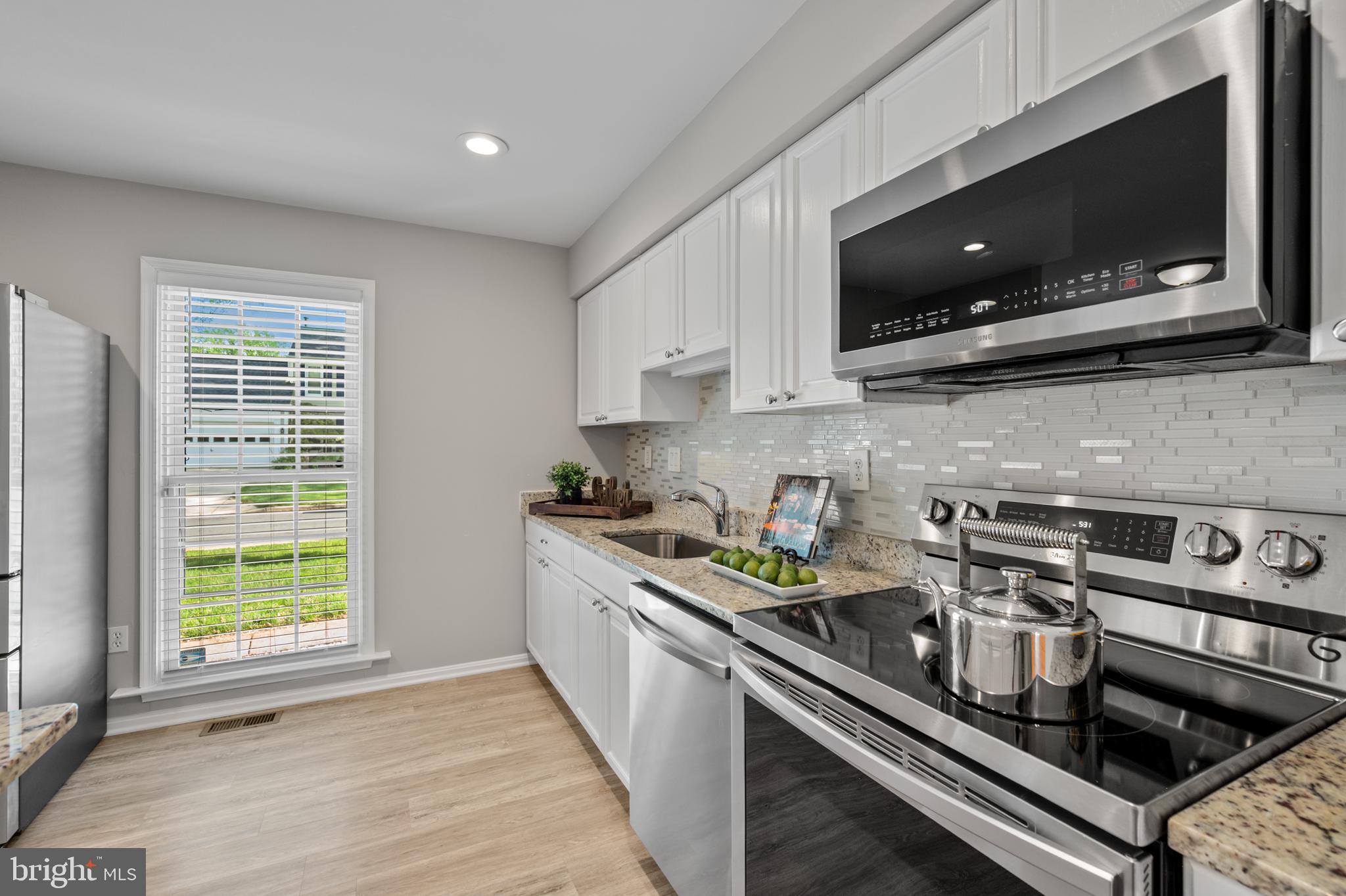 DUMONT OAKS - Residential