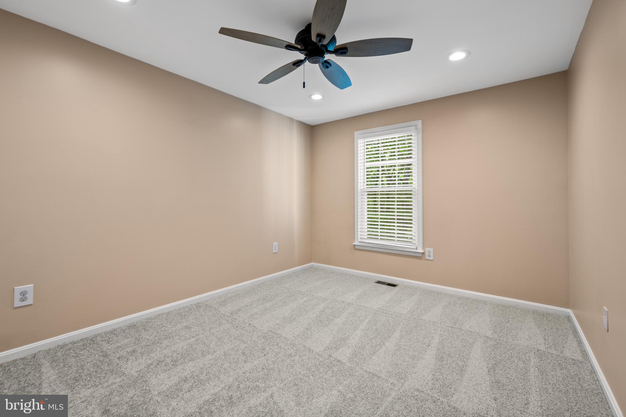 DUMONT OAKS - Residential