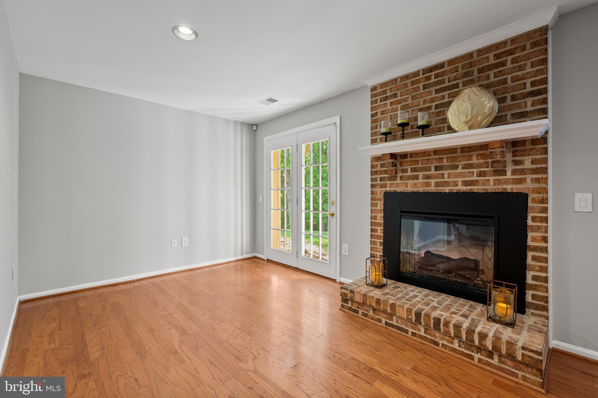 DUMONT OAKS - Residential