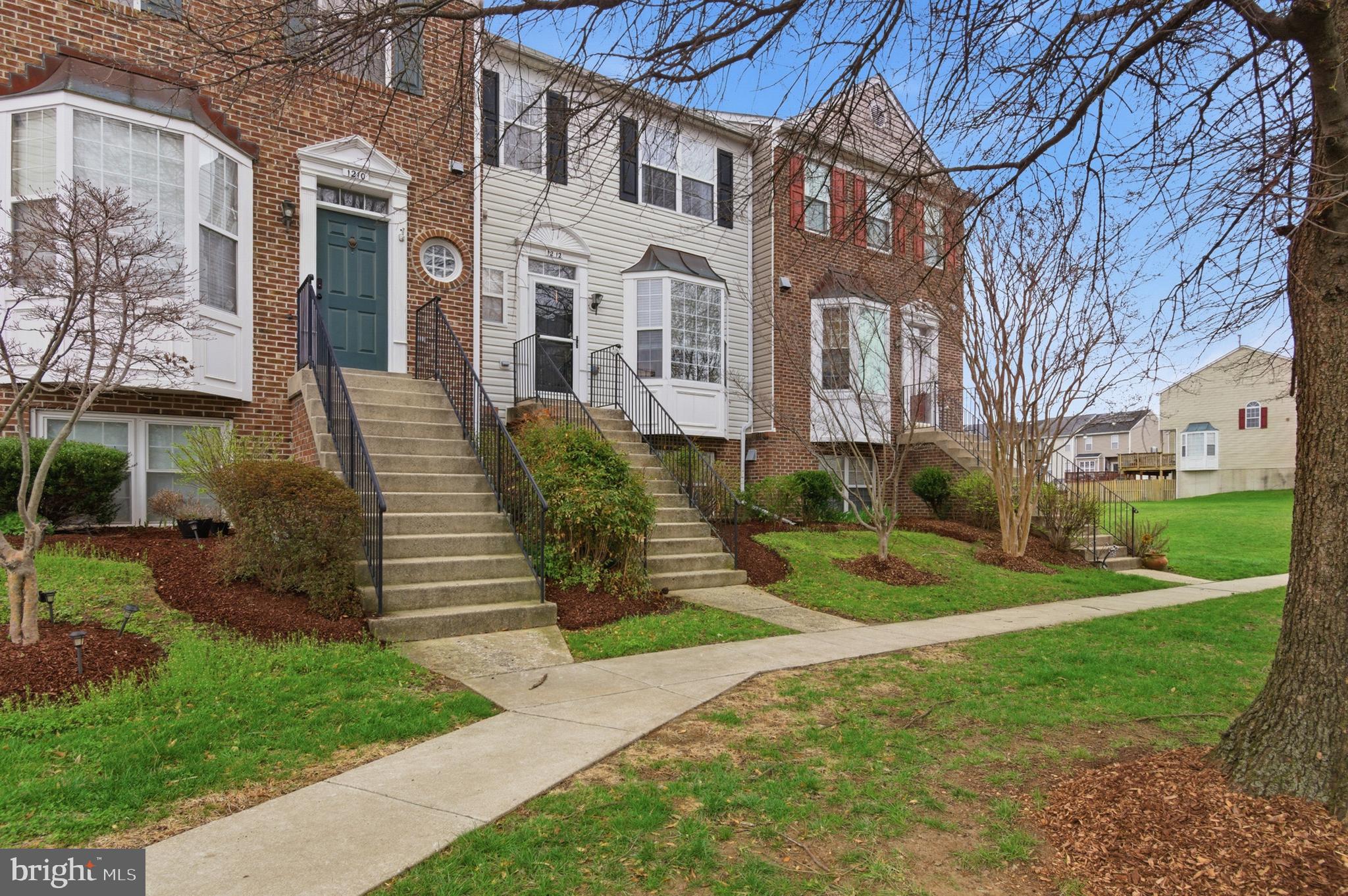 NANTUCKET MEWS @ CROFTON - Residential