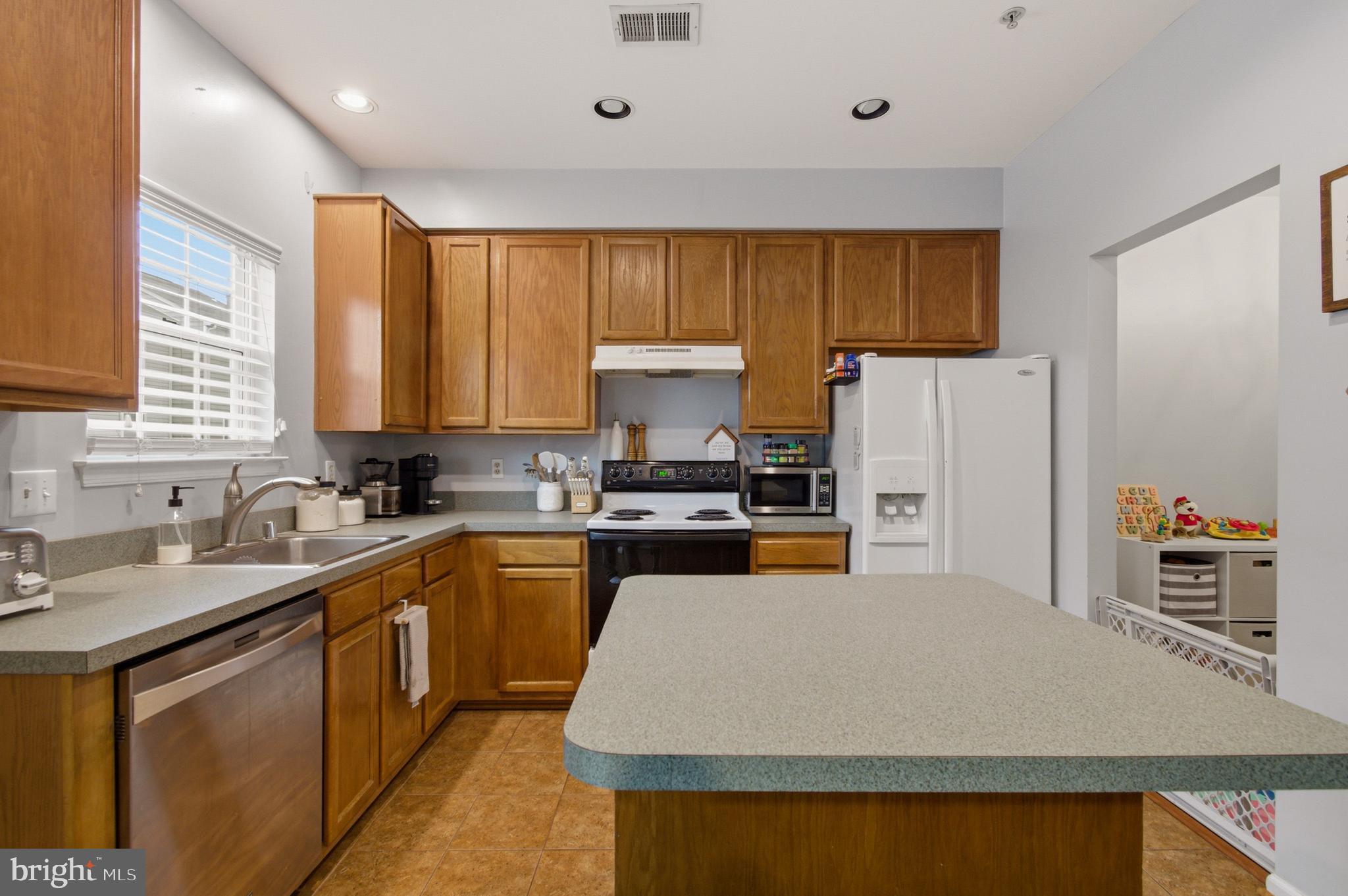 NANTUCKET MEWS @ CROFTON - Residential