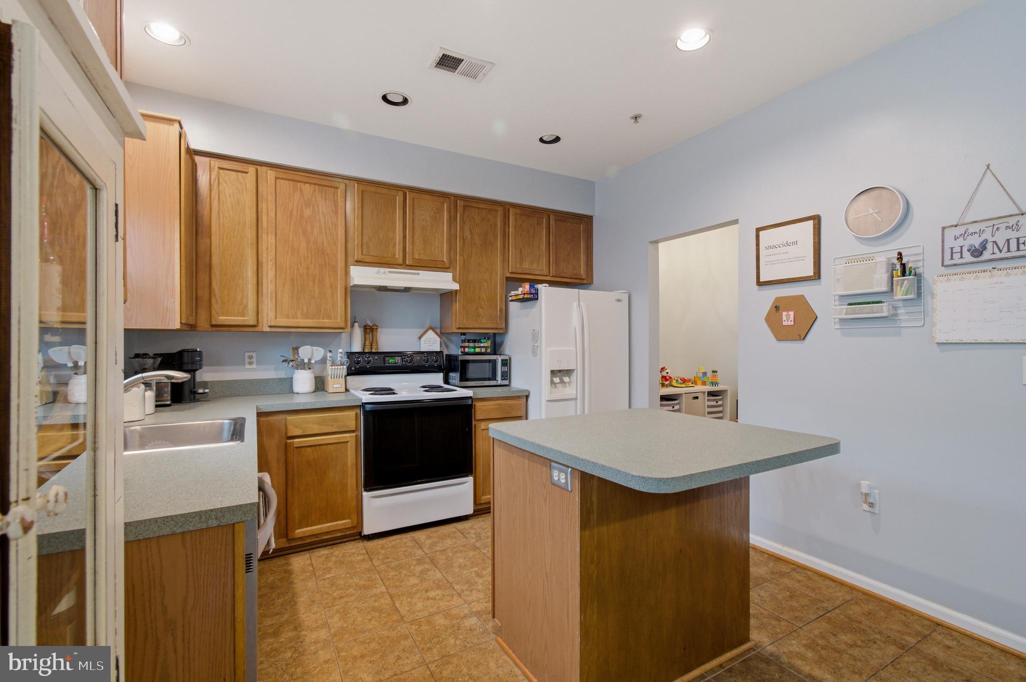 NANTUCKET MEWS @ CROFTON - Residential