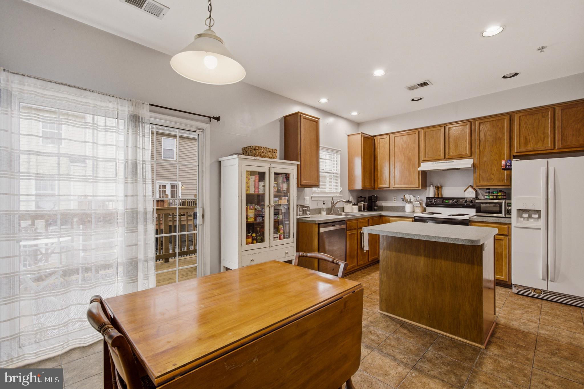 NANTUCKET MEWS @ CROFTON - Residential