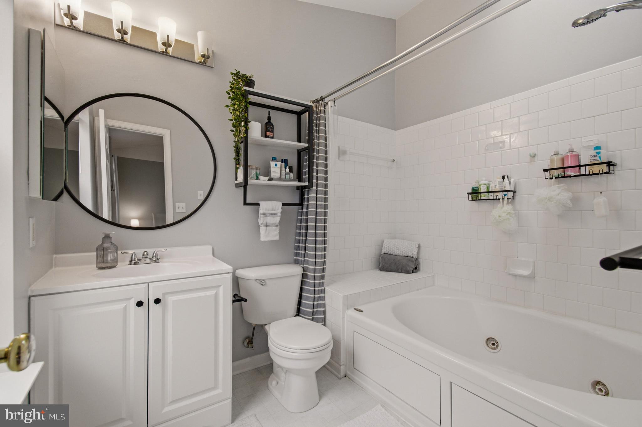 NANTUCKET MEWS @ CROFTON - Residential