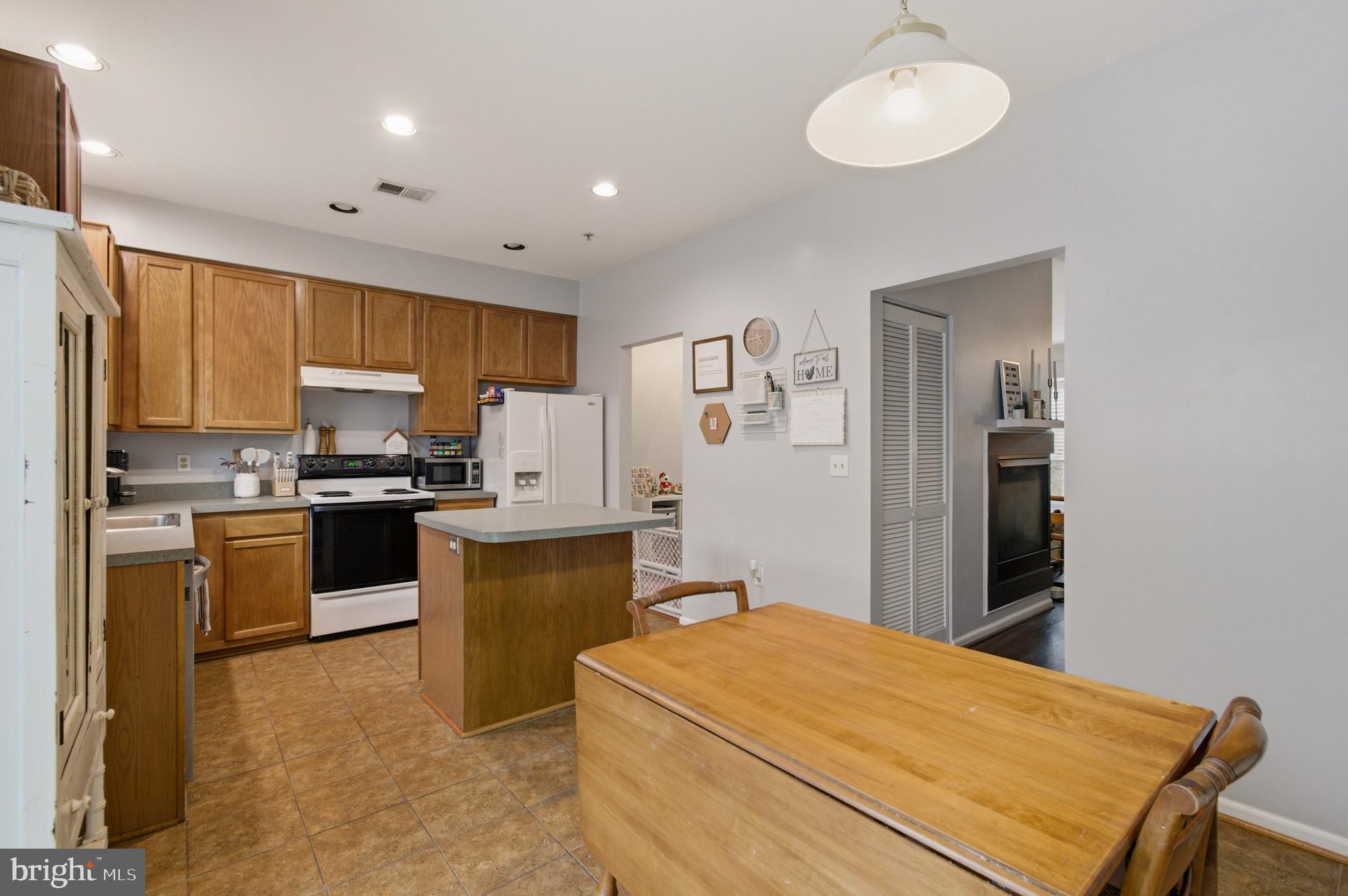 NANTUCKET MEWS @ CROFTON - Residential