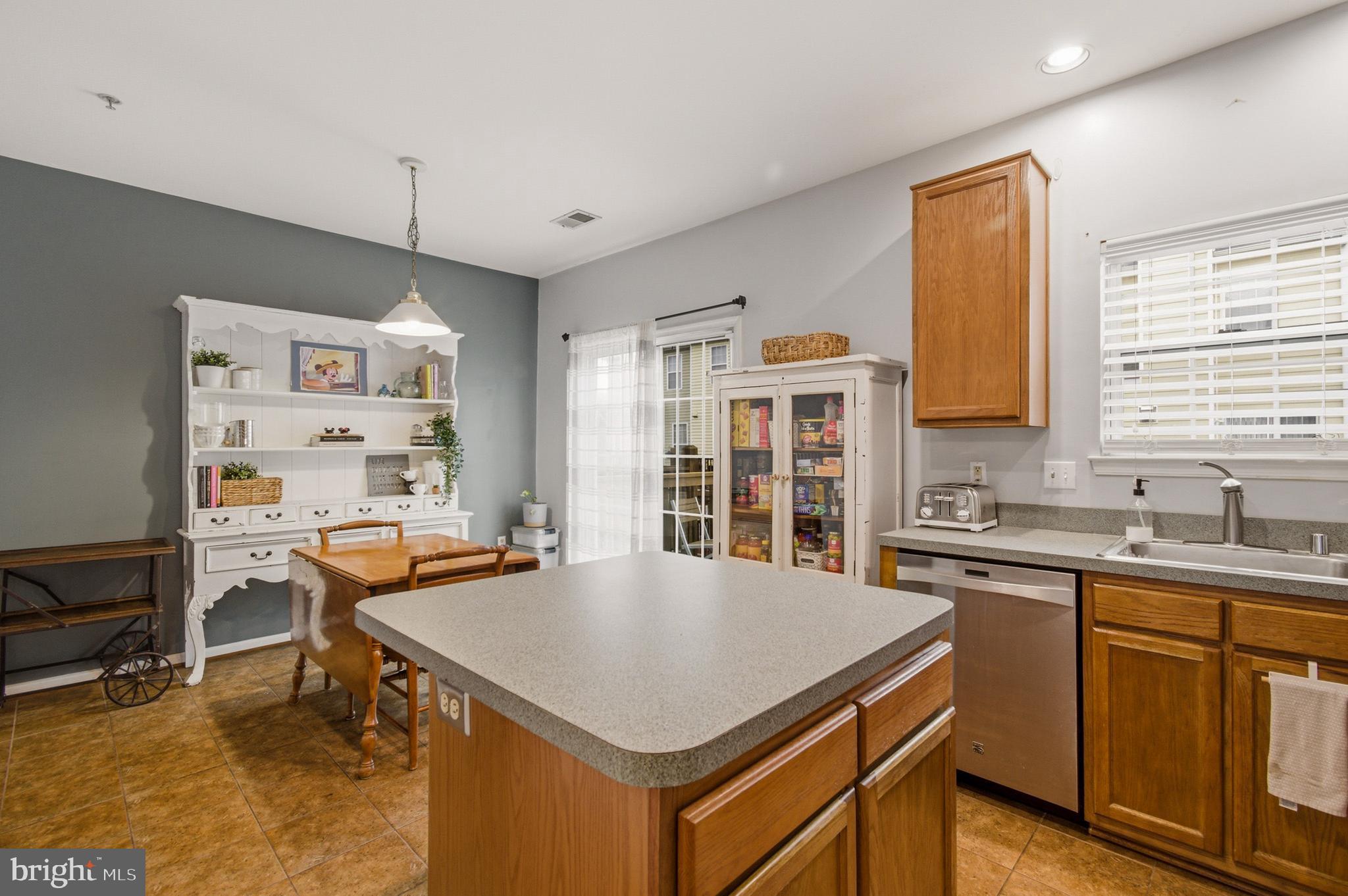 NANTUCKET MEWS @ CROFTON - Residential