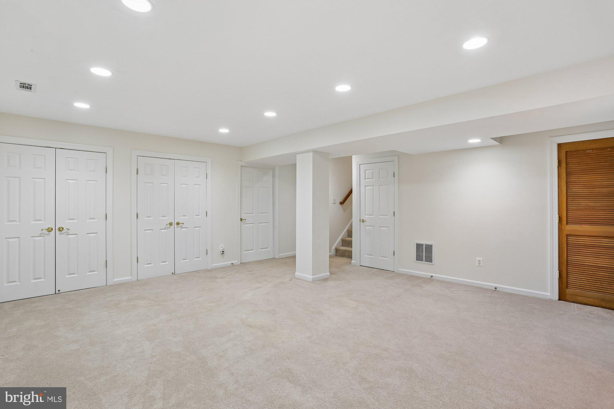 LAKELANDS - Residential