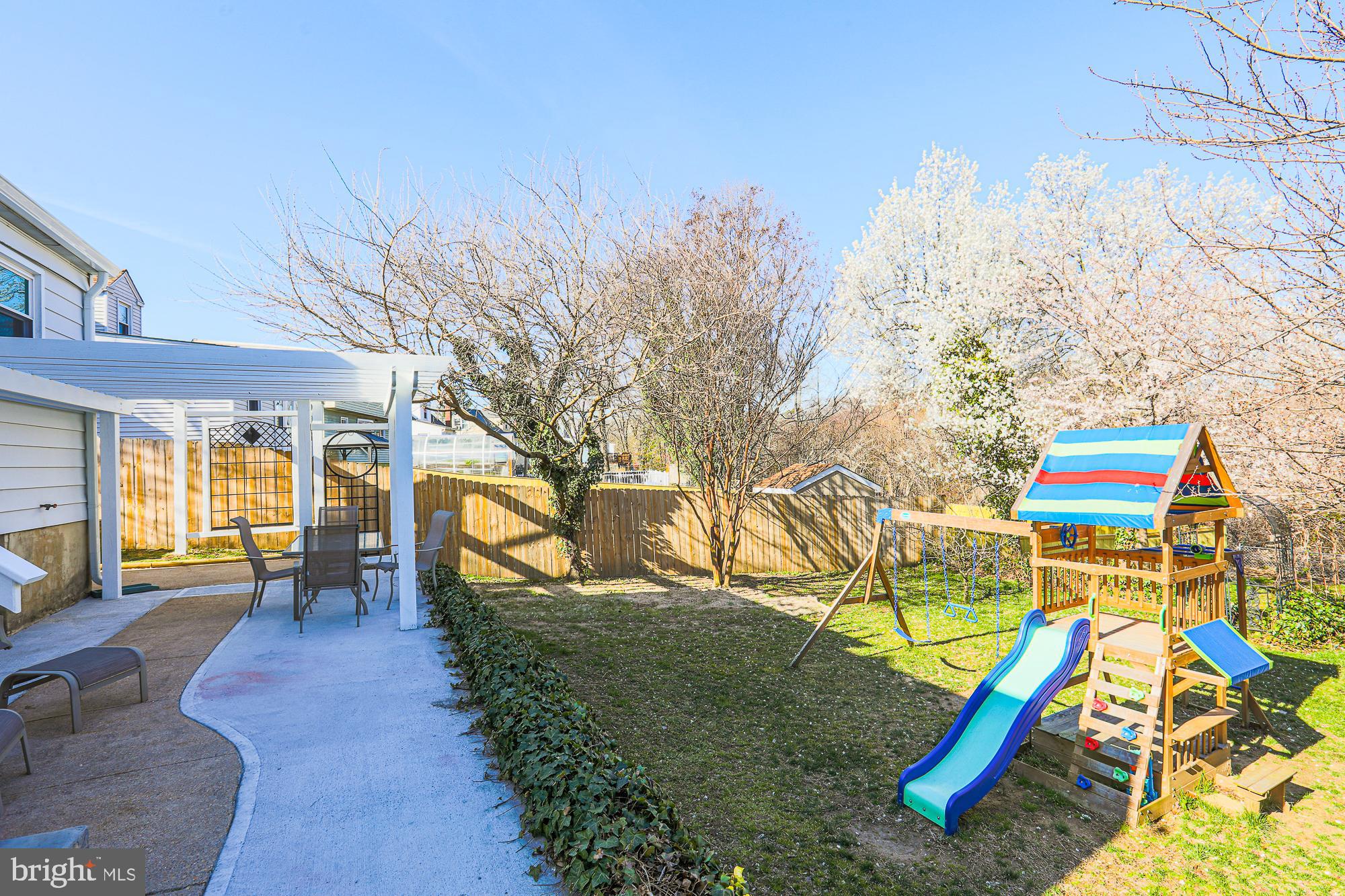 WILLOWDALE - Residential