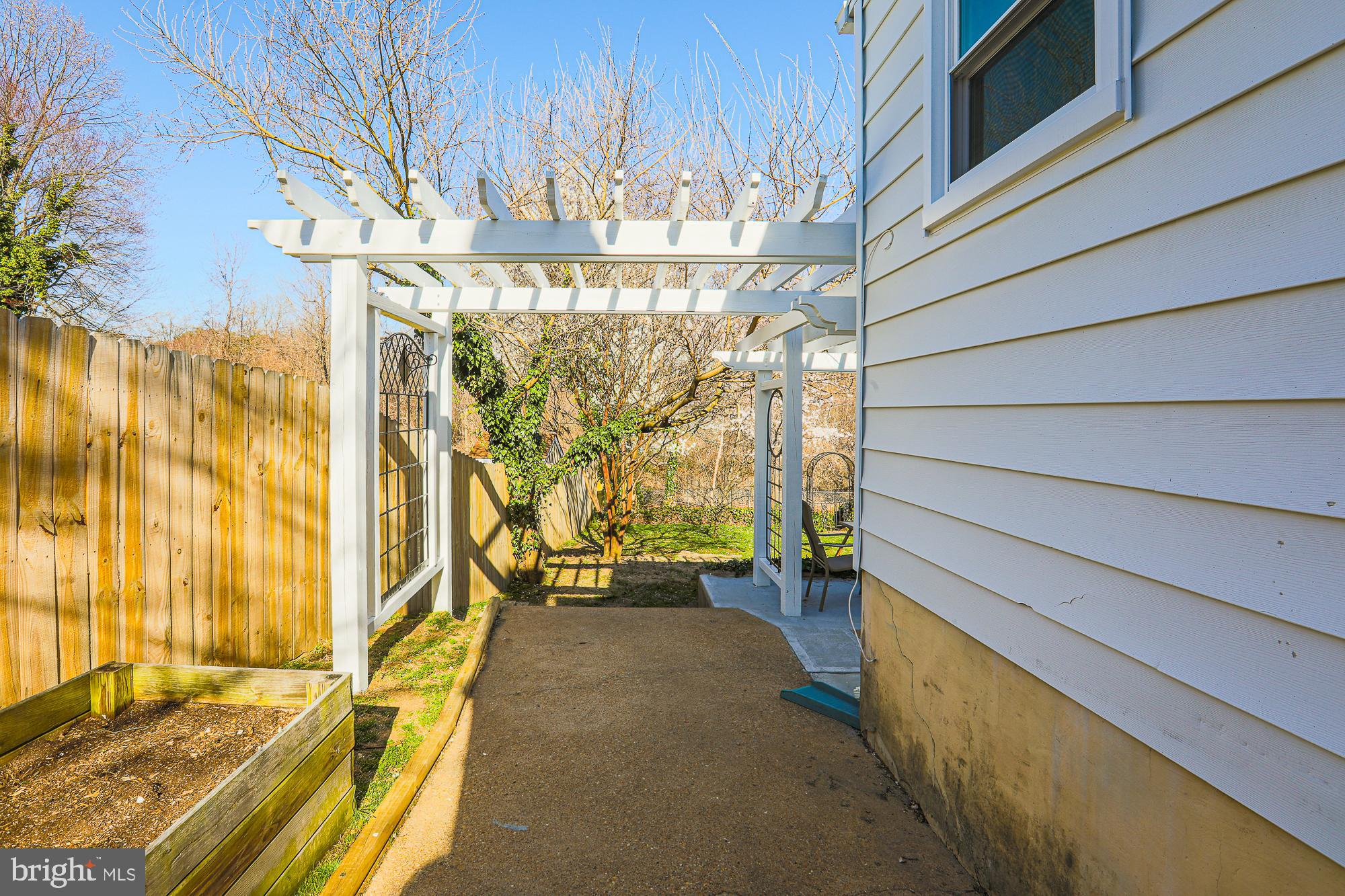 WILLOWDALE - Residential