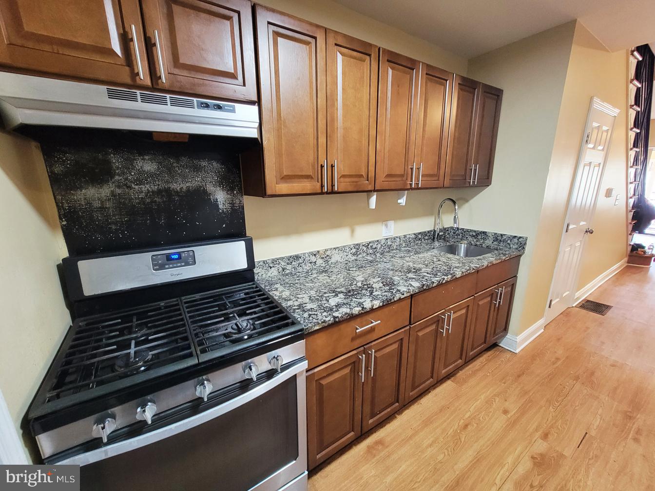 923 E SCHILLER STREET