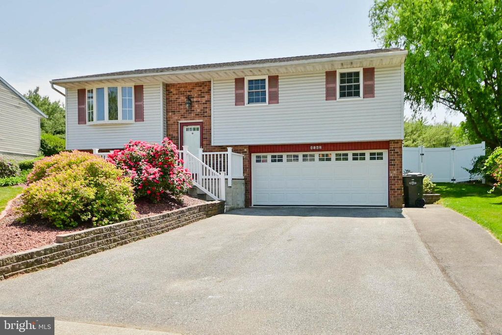 Photo of 4162 MAGNOLIA DR, MOUNT JOY, PA 17552 (MLS # PALA2035418)