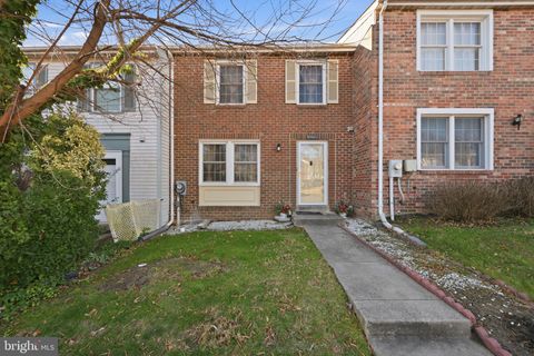 Photo of 14219 Castle Boulevard #126-18, SILVER SPRING, MD 20904 (MLS # MDMC2209828)