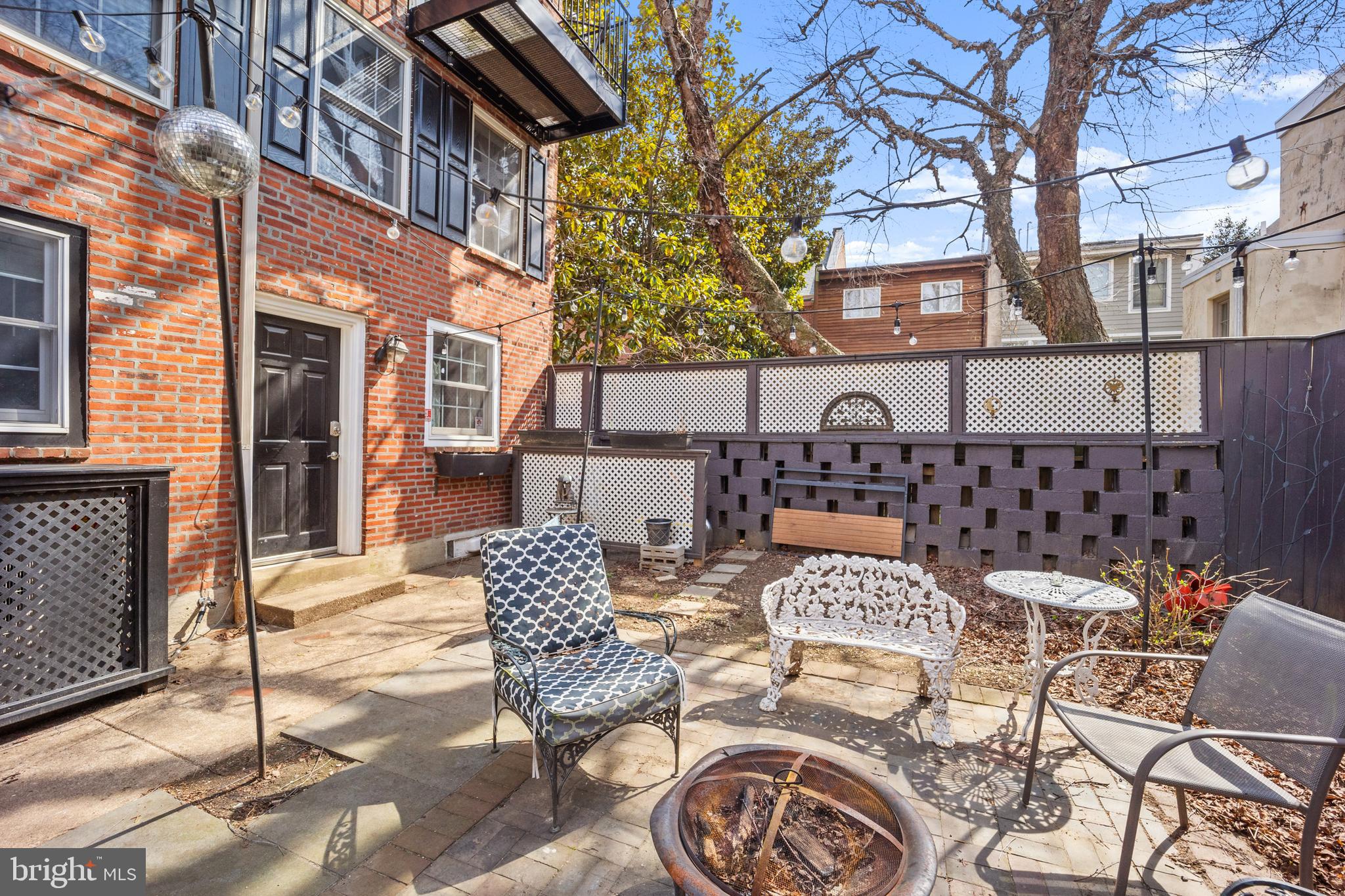 QUEEN VILLAGE - Residential