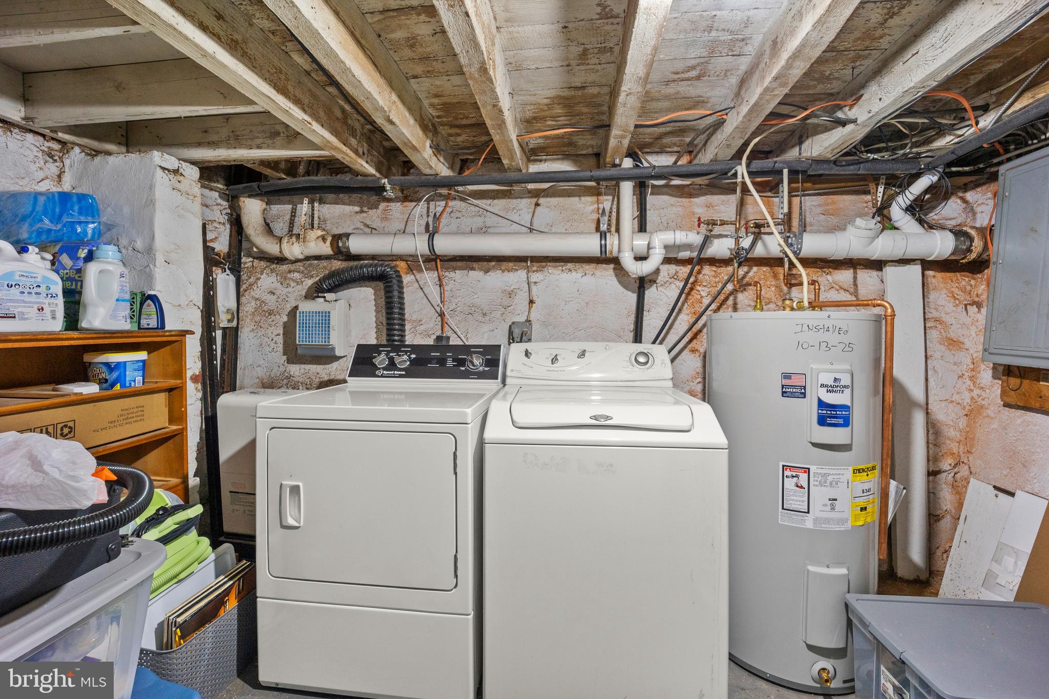 QUEEN VILLAGE - Residential