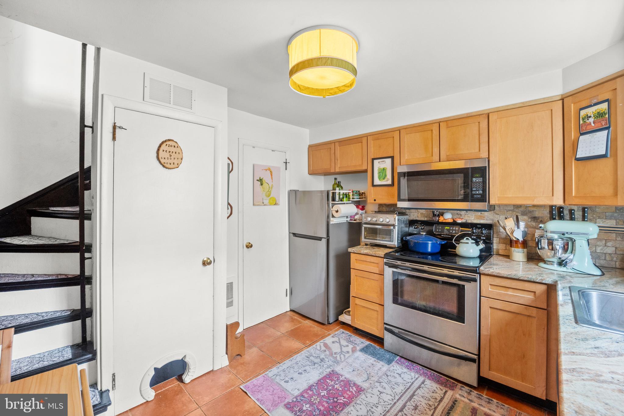 QUEEN VILLAGE - Residential