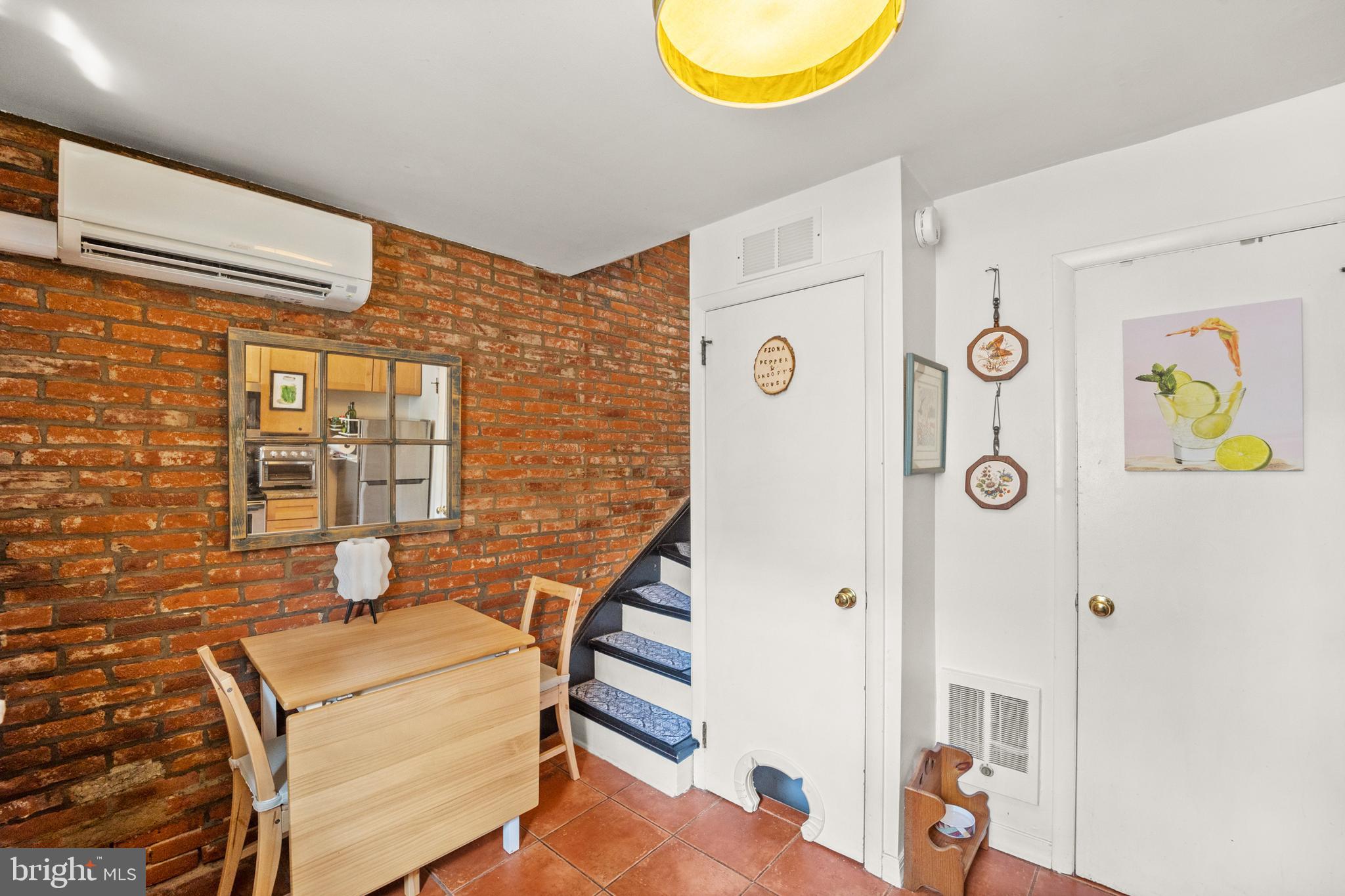 QUEEN VILLAGE - Residential