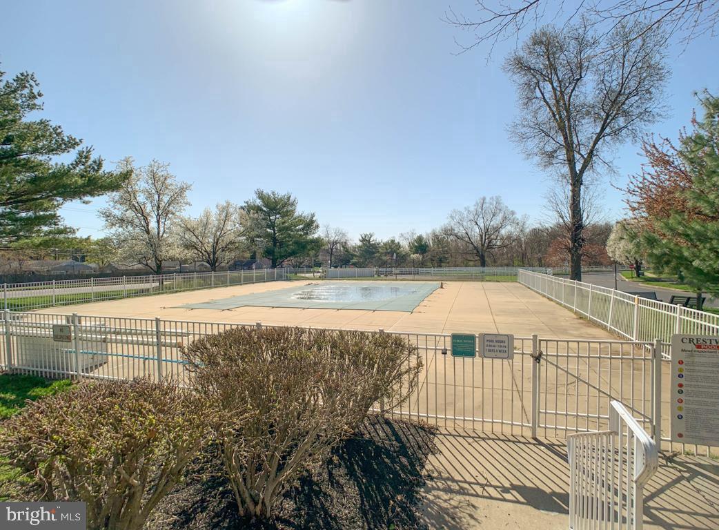 CRESTWOOD CONDO - Residential