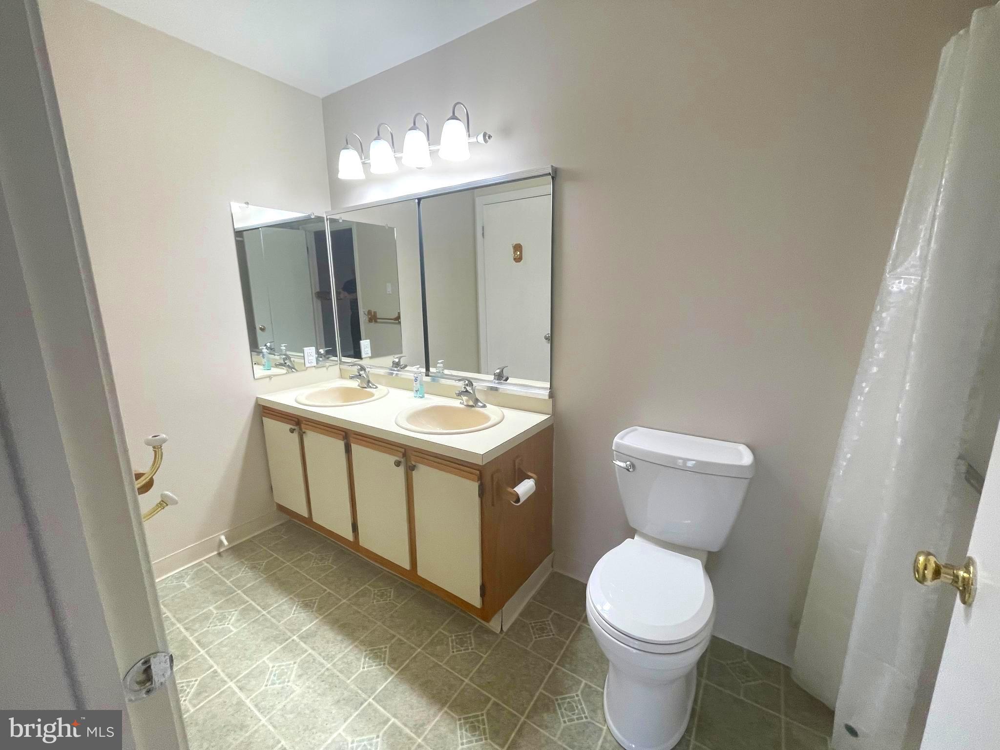 CRESTWOOD CONDO - Residential