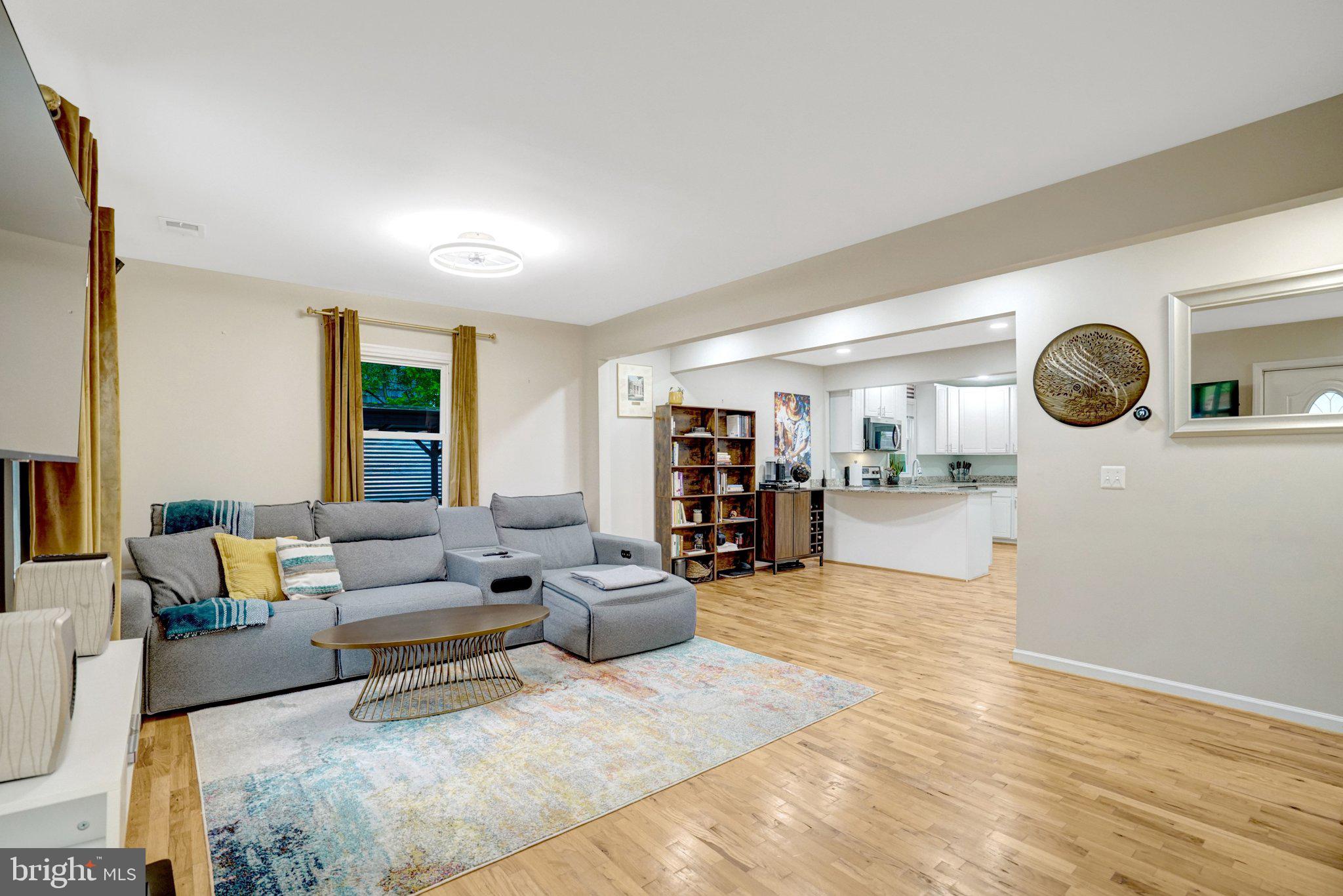 2512 JAMAICA DRIVE