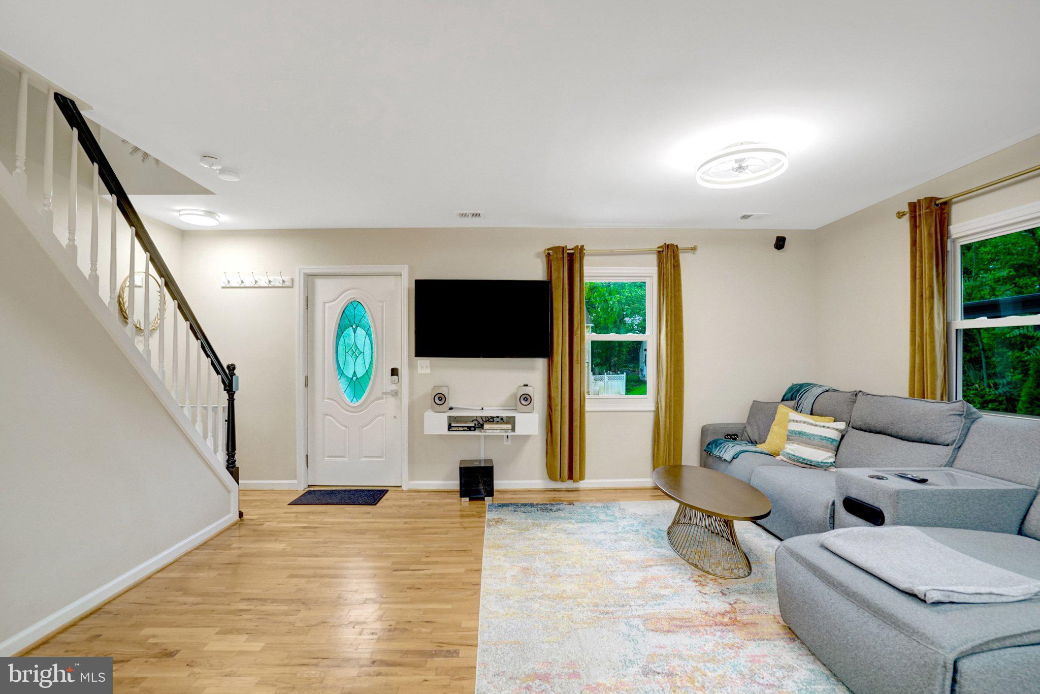 2512 JAMAICA DRIVE