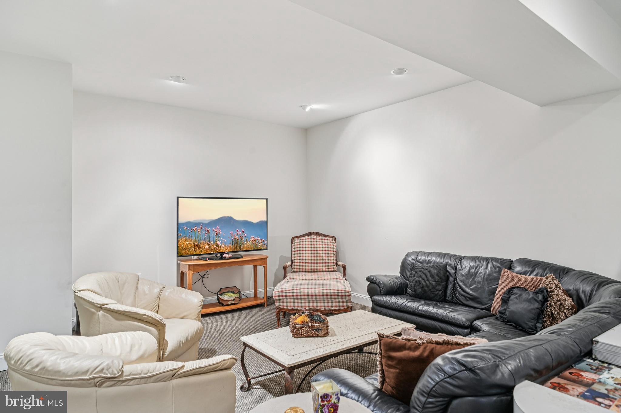 NORTHAMPTON CROSSG - Residential