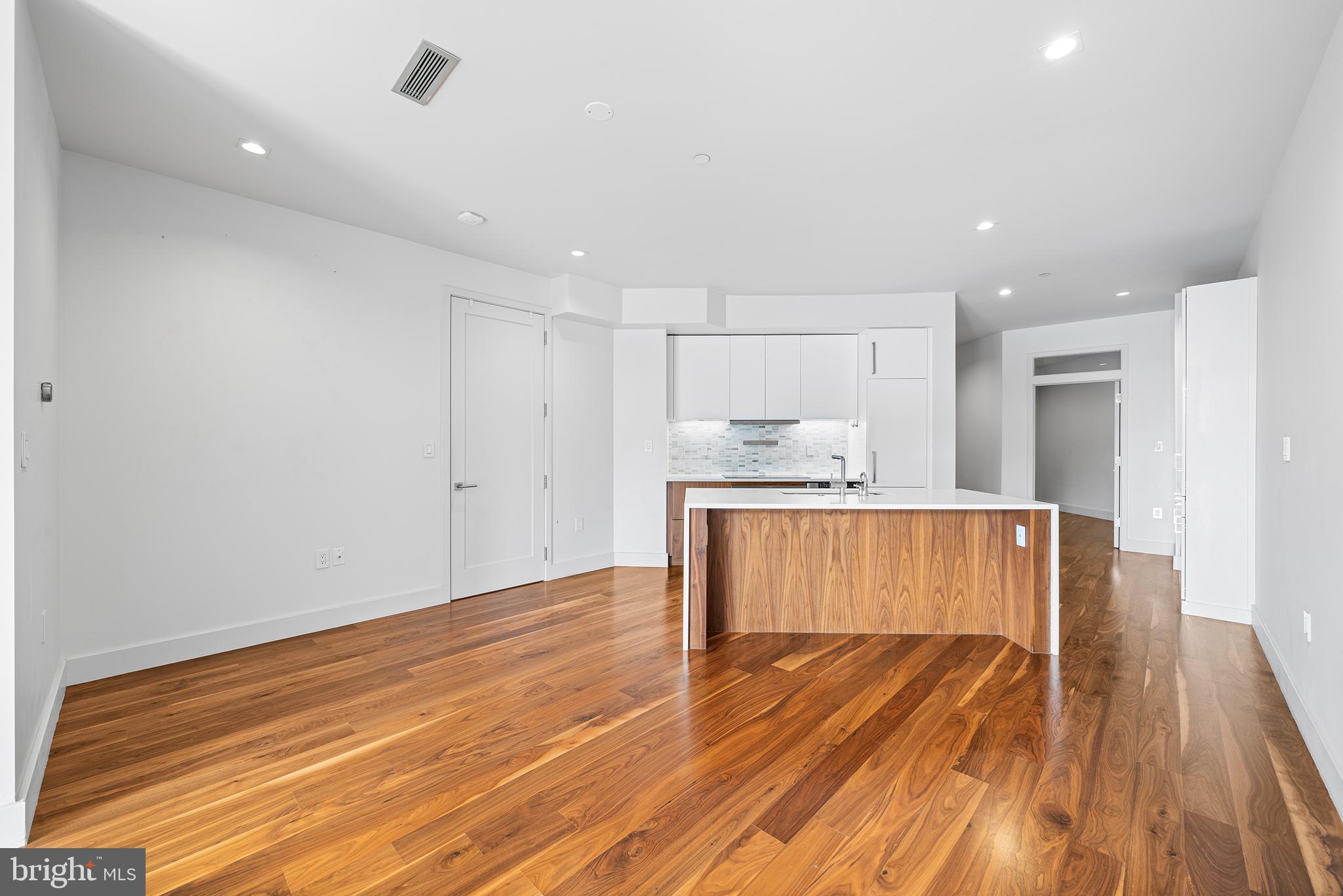 621-23 S 24TH STREET 208