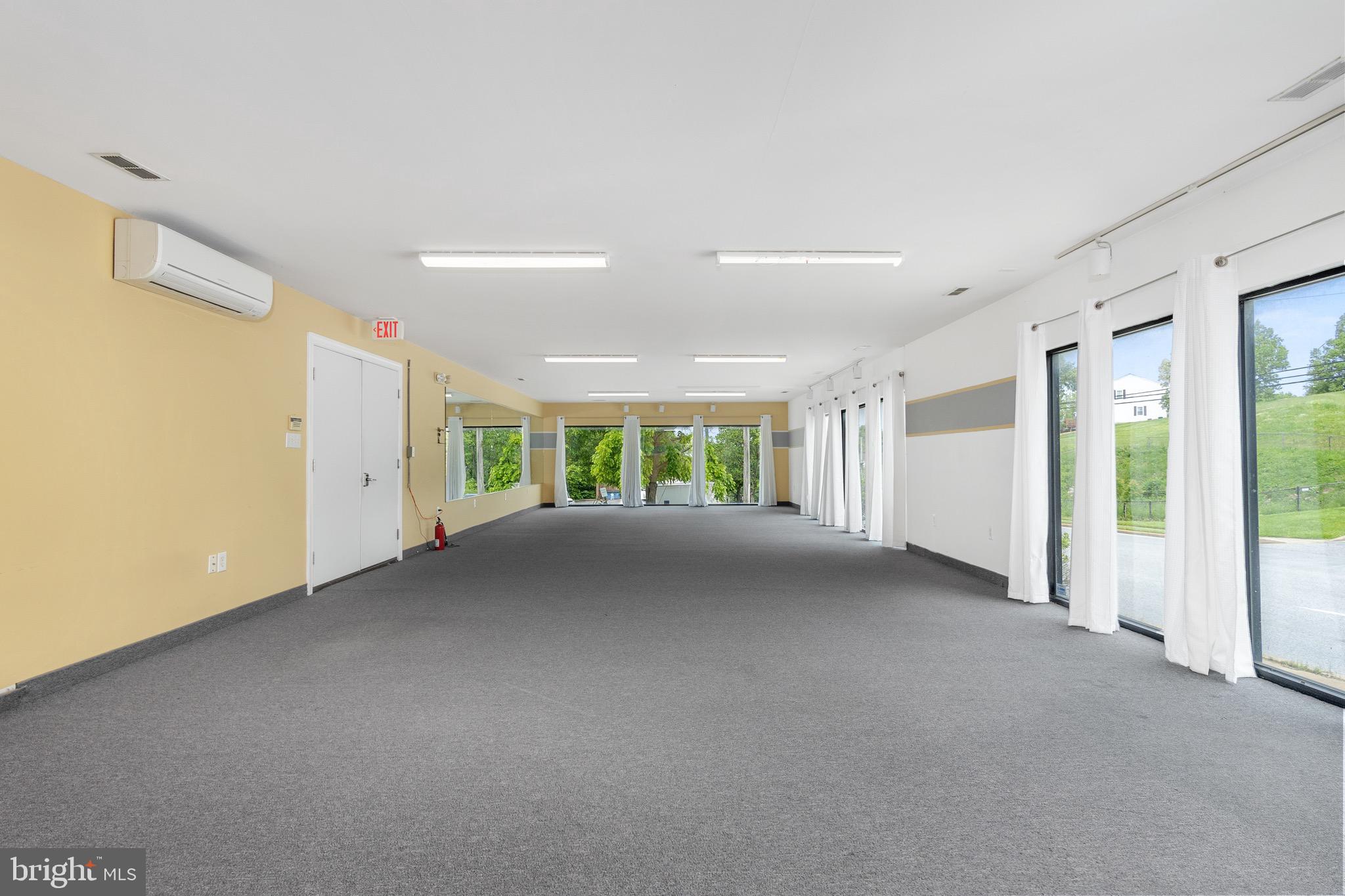 104 W RIDGEVILLE BOULEVARD