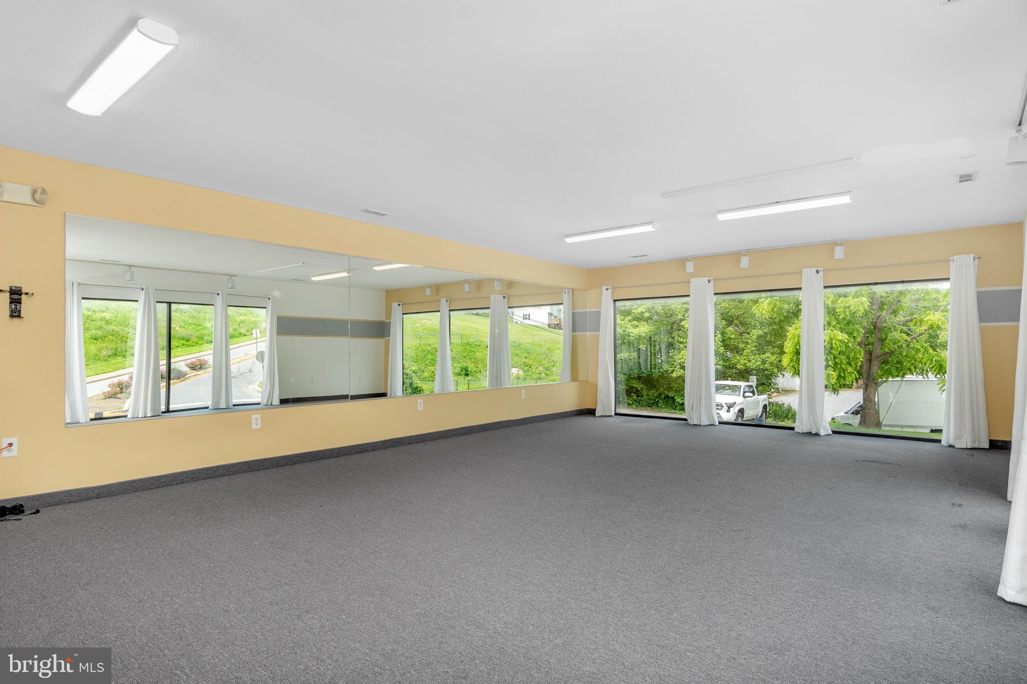 104 W RIDGEVILLE BOULEVARD