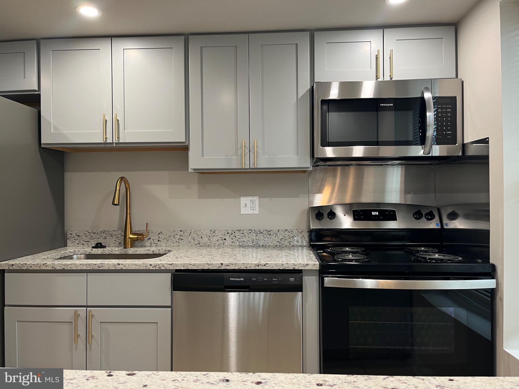 1316 W CHESTER PIKE J9
