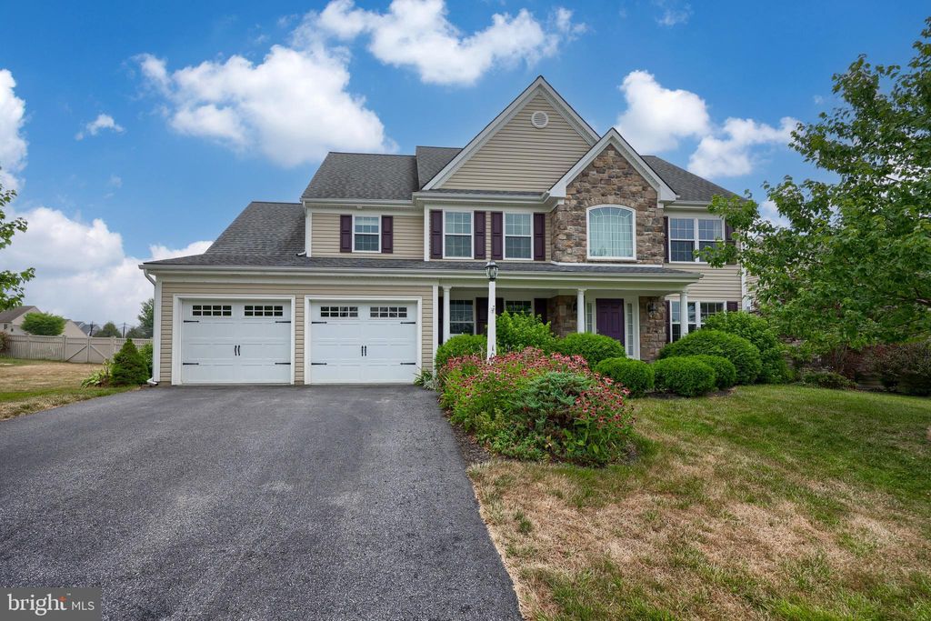 Photo of 108 Shade Tree Drive, Lancaster, PA 17603 (MLS # PALA2053950)
