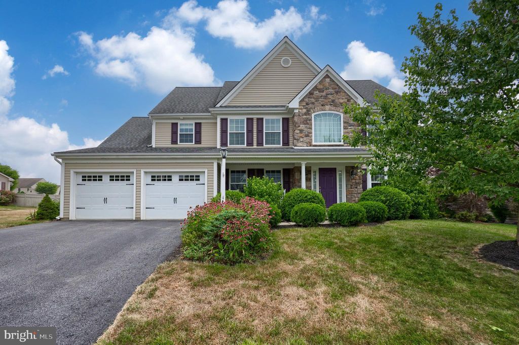 Photo of 108 Shade Tree Drive, Lancaster, PA 17603 (MLS # PALA2053950)