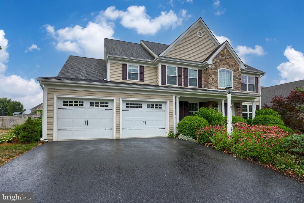 Photo of 108 Shade Tree Drive, Lancaster, PA 17603 (MLS # PALA2053950)
