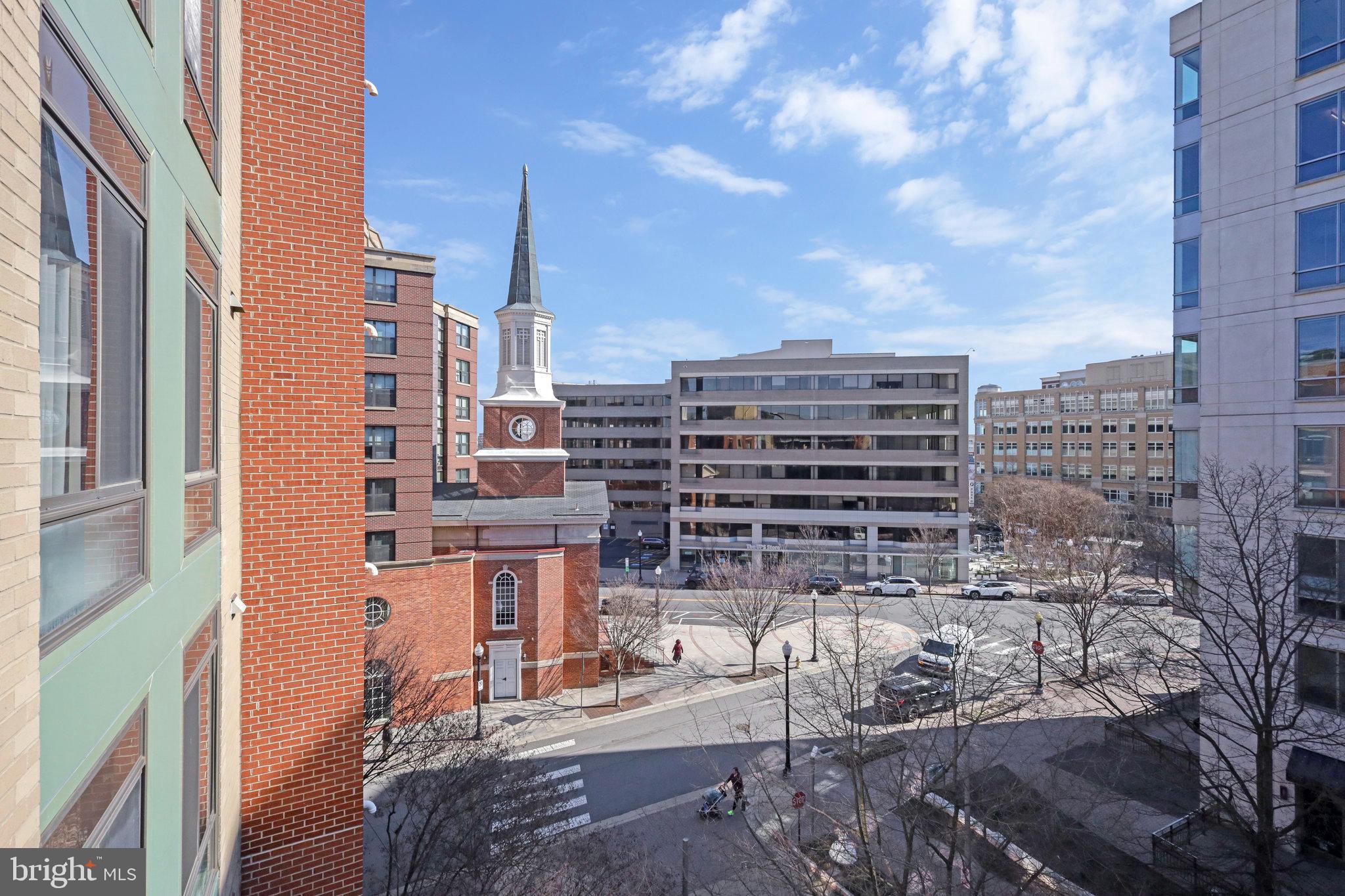LYON VILLAGE - Residential
