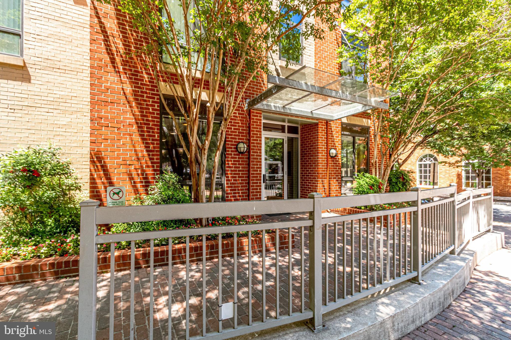 LYON VILLAGE - Residential