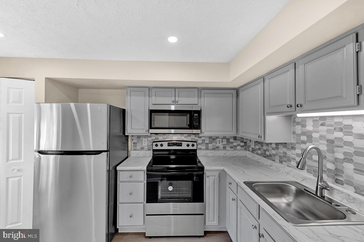 6317 BETSY ROSS COURT