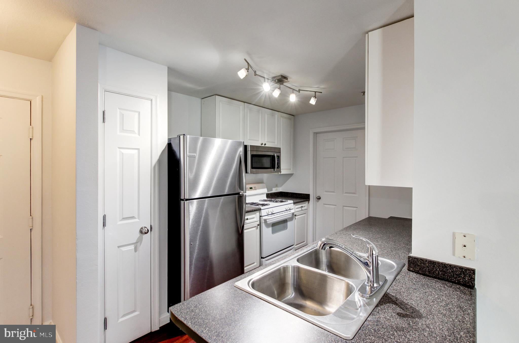 FITZ AT ROCKVILLE TOWN C - Residential