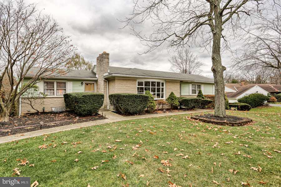 VERY WELL MAINTAINED RANCH HOUSE IN LOWER PAXTON TOWNSHIP, FEATURES A LARGE LOT WITH A STREAM, FAMILY ROOM ON THE FIRST FLOOR, 3 BEDROOMS, 2 FULL BATHS ALL ON THE FIRST FLOOR, FINISHED BASEMENT, WITH A LARGE GAME AND FAMILY ROOM. LOCATED JUST OFF OF LINGLESTOWN ROAD NEXT TO THE COLONIAL COUNTRY CLUB.