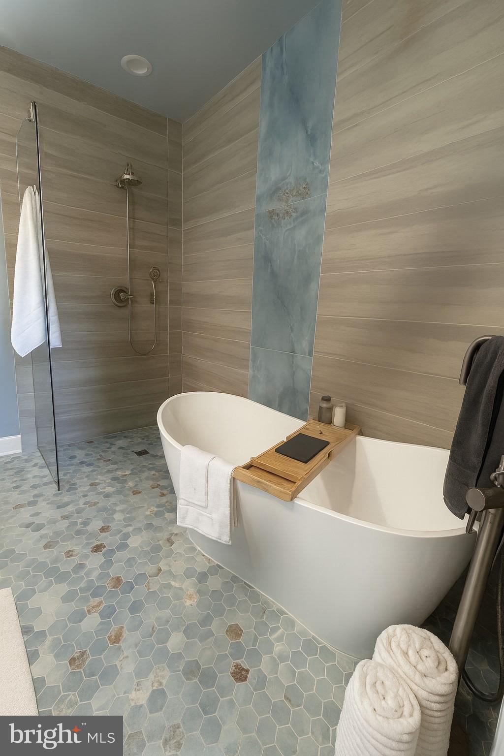 RIVER RIDGE - Residential