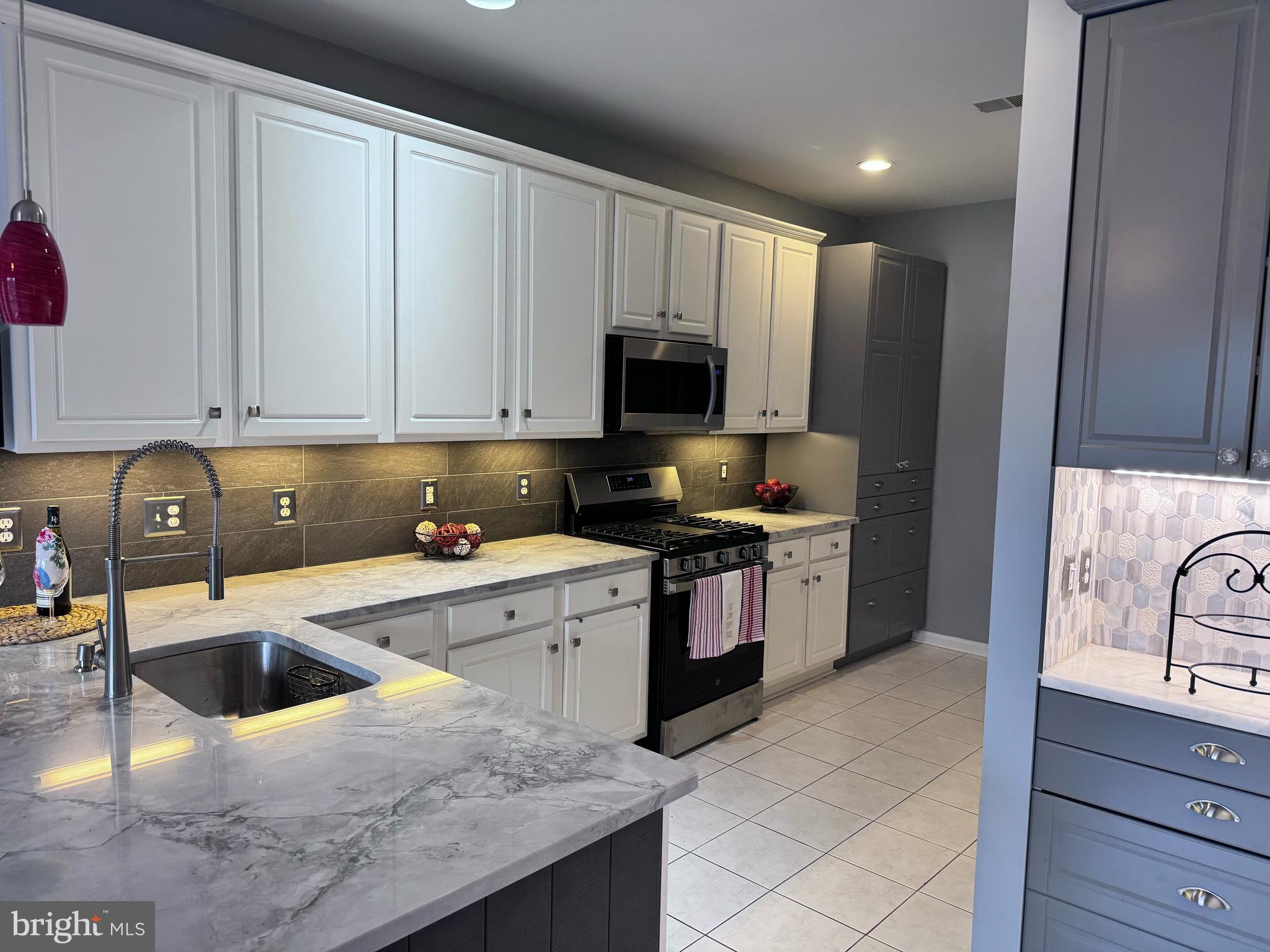 RIVER RIDGE - Residential