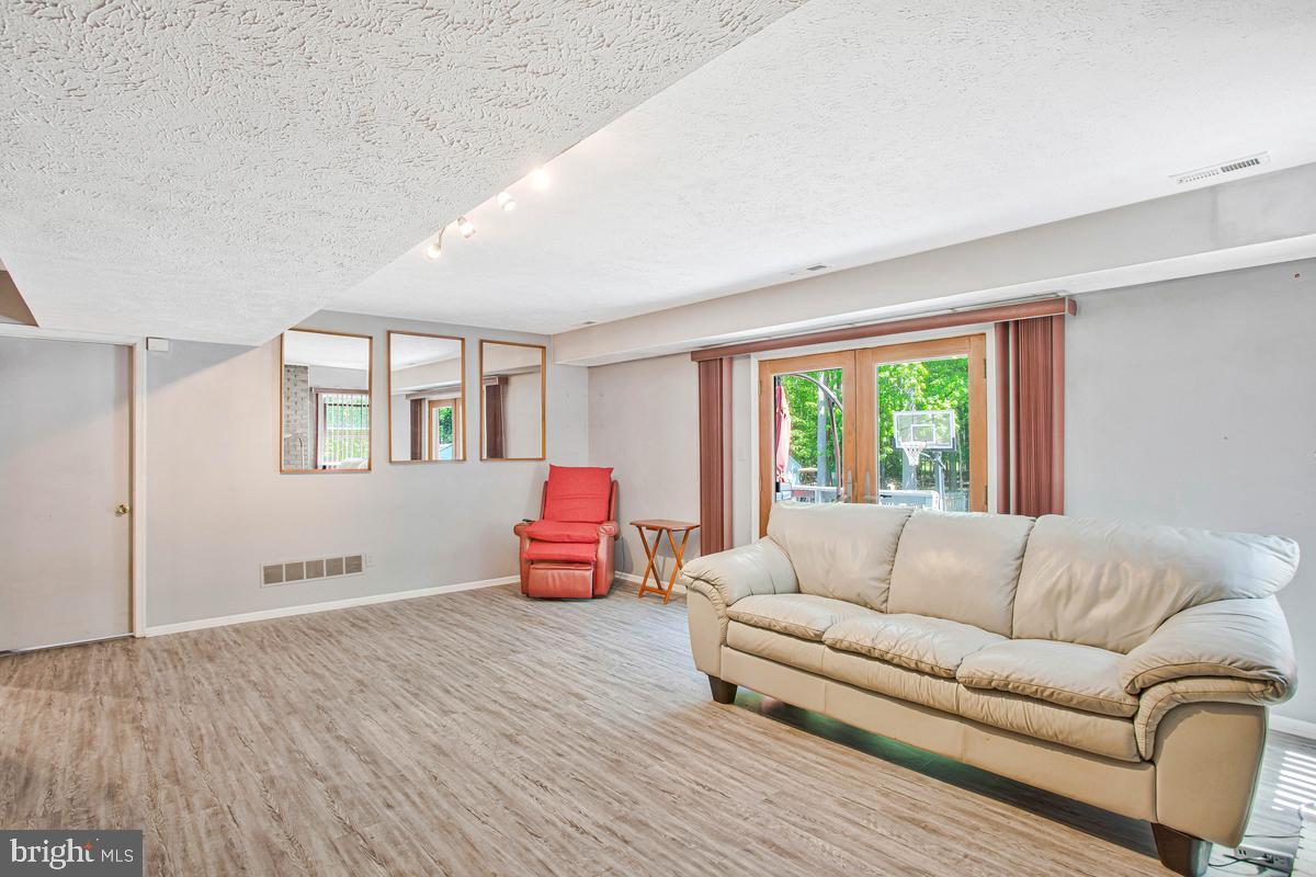 BAY HIGHLANDS - Residential