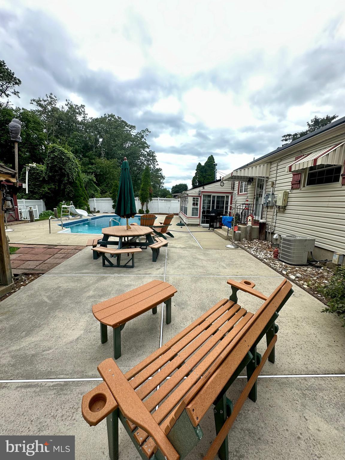 1209 CEDAR DRIVE