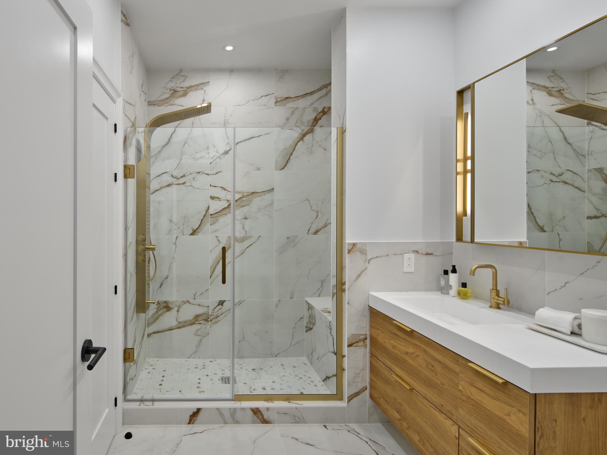 CENTER CITY - Residential Lease